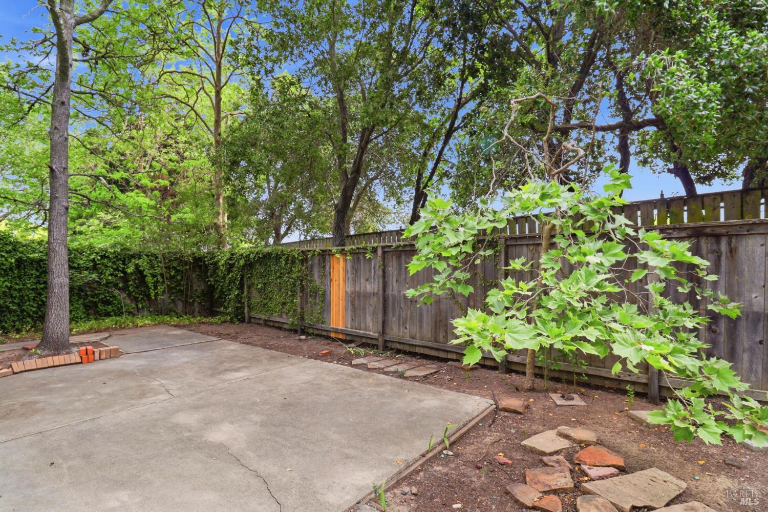 Detail Gallery Image 25 of 27 For 88 Martin Dr, Novato,  CA 94949 - 2 Beds | 1 Baths