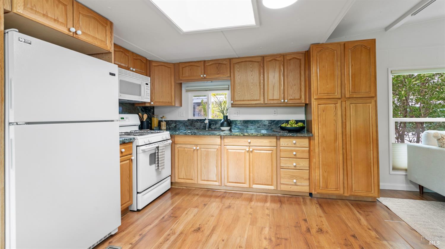 Detail Gallery Image 8 of 44 For 204 Barcelona Ave, Novato,  CA 94949 - 2 Beds | 2 Baths