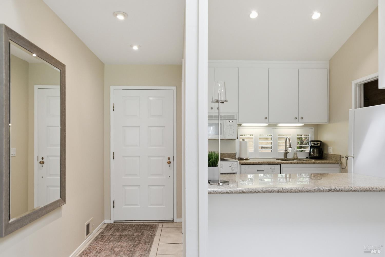 Detail Gallery Image 11 of 49 For 13 Fairways Dr, Napa,  CA 94558 - 2 Beds | 2 Baths