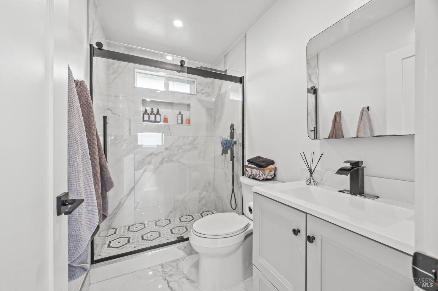 Detail Gallery Image 14 of 36 For 136 Renida St, Vallejo,  CA 94591 - 4 Beds | 3 Baths