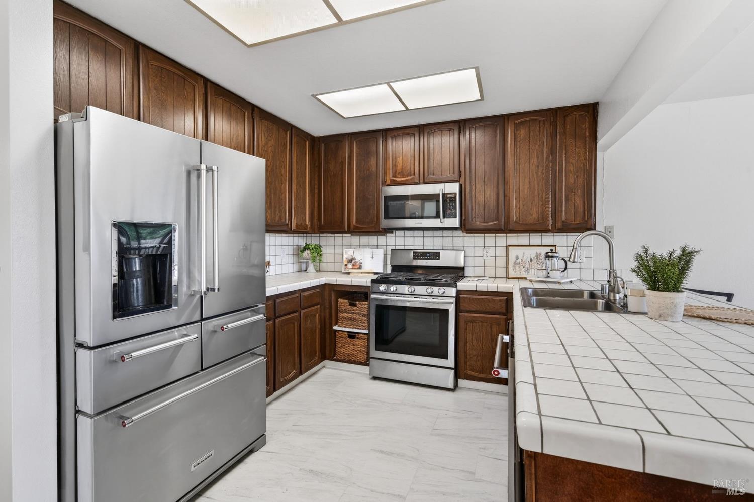 Detail Gallery Image 7 of 21 For 6174 San Benito Ct, Rohnert Park,  CA 94928 - 4 Beds | 2 Baths