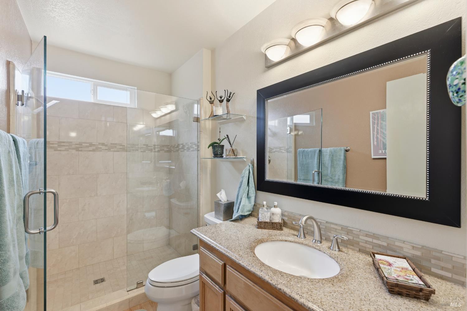 Detail Gallery Image 14 of 39 For 29 Caulfield Ct, Petaluma,  CA 94954 - 4 Beds | 3 Baths