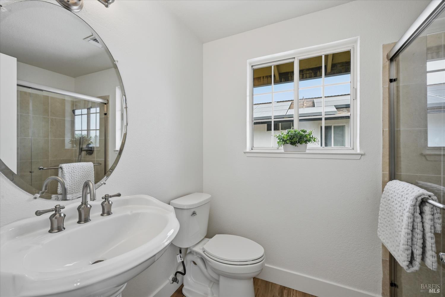 Detail Gallery Image 32 of 43 For 450 Nikki Dr, Santa Rosa,  CA 95401 - 4 Beds | 3 Baths