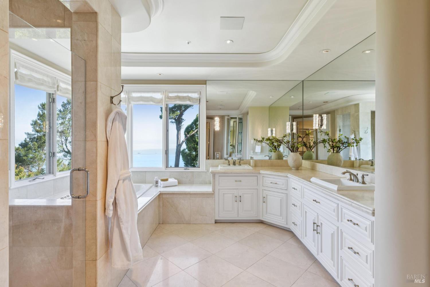 Detail Gallery Image 57 of 96 For 44 Marin Bay Park Ct, San Rafael,  CA 94901 - 5 Beds | 5/1 Baths