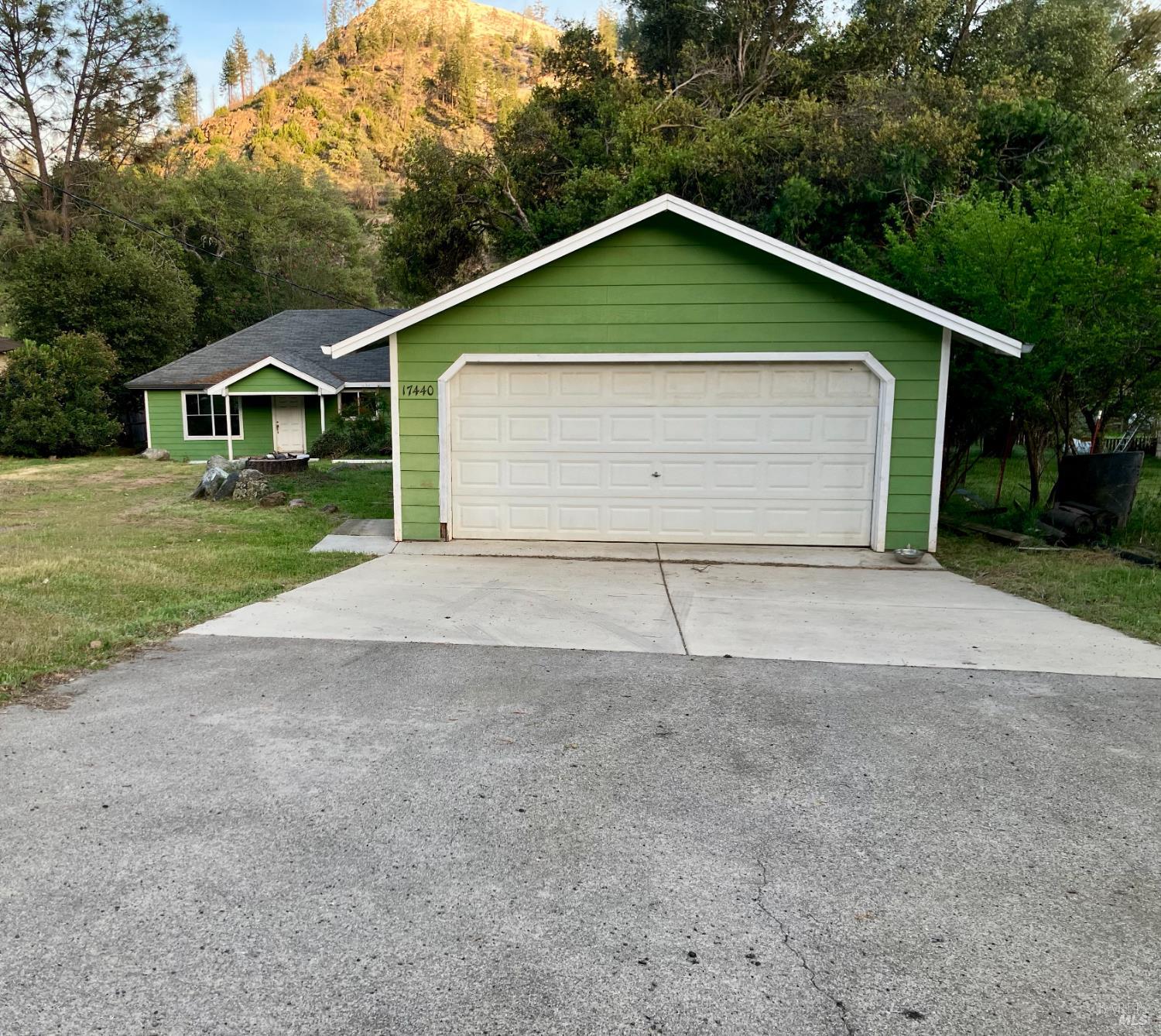 Detail Gallery Image 2 of 30 For 17440 Cache Creek Rd, Clearlake Oaks,  CA 95423 - 3 Beds | 2 Baths