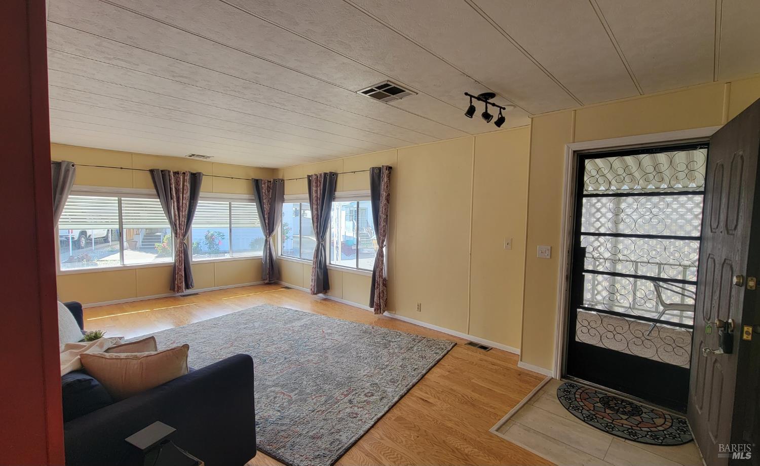 Detail Gallery Image 12 of 32 For 460 E Gobbi St 3, Ukiah,  CA 95482 - 2 Beds | 2 Baths