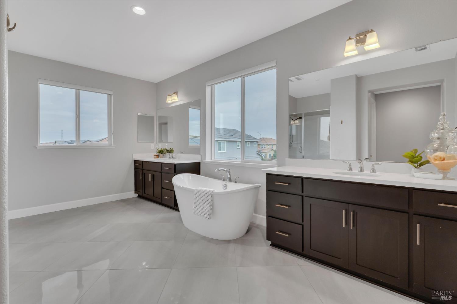 Detail Gallery Image 24 of 45 For 580 Kingbird Cir, Vacaville,  CA 95688 - 5 Beds | 4/1 Baths