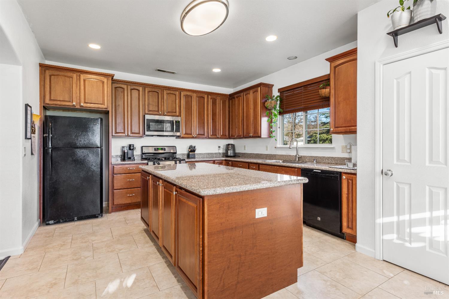 Detail Gallery Image 25 of 37 For 18094 Spyglass Rd, Hidden Valley Lake,  CA 95467 - 3 Beds | 2 Baths