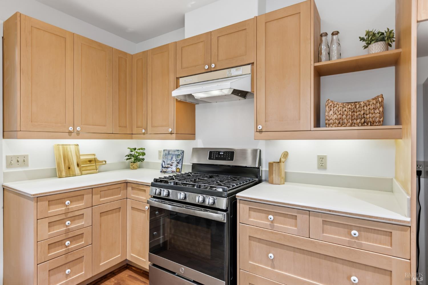 Detail Gallery Image 7 of 34 For 31 Rowland Ct, San Anselmo,  CA 94960 - 3 Beds | 1 Baths