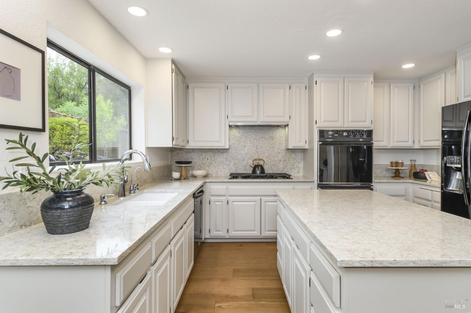 Detail Gallery Image 10 of 45 For 493 Fieldstone Dr, Novato,  CA 94945 - 4 Beds | 3 Baths