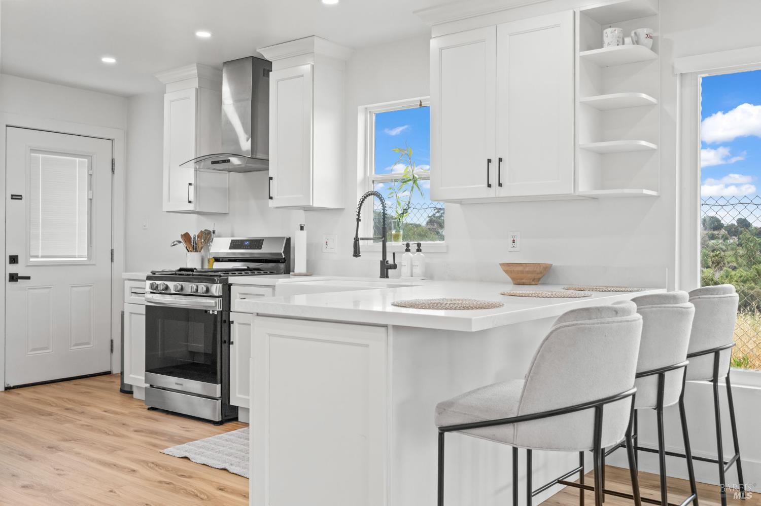 Detail Gallery Image 6 of 36 For 136 Renida St, Vallejo,  CA 94591 - 4 Beds | 3 Baths