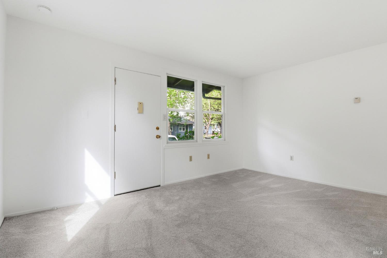 Detail Gallery Image 5 of 27 For 88 Martin Dr, Novato,  CA 94949 - 2 Beds | 1 Baths