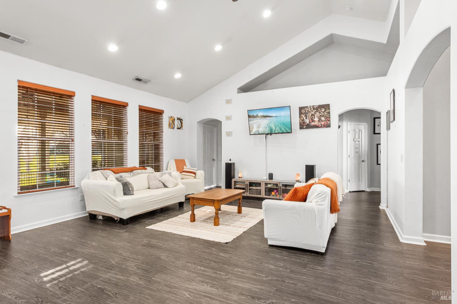 Detail Gallery Image 4 of 37 For 18094 Spyglass Rd, Hidden Valley Lake,  CA 95467 - 3 Beds | 2 Baths