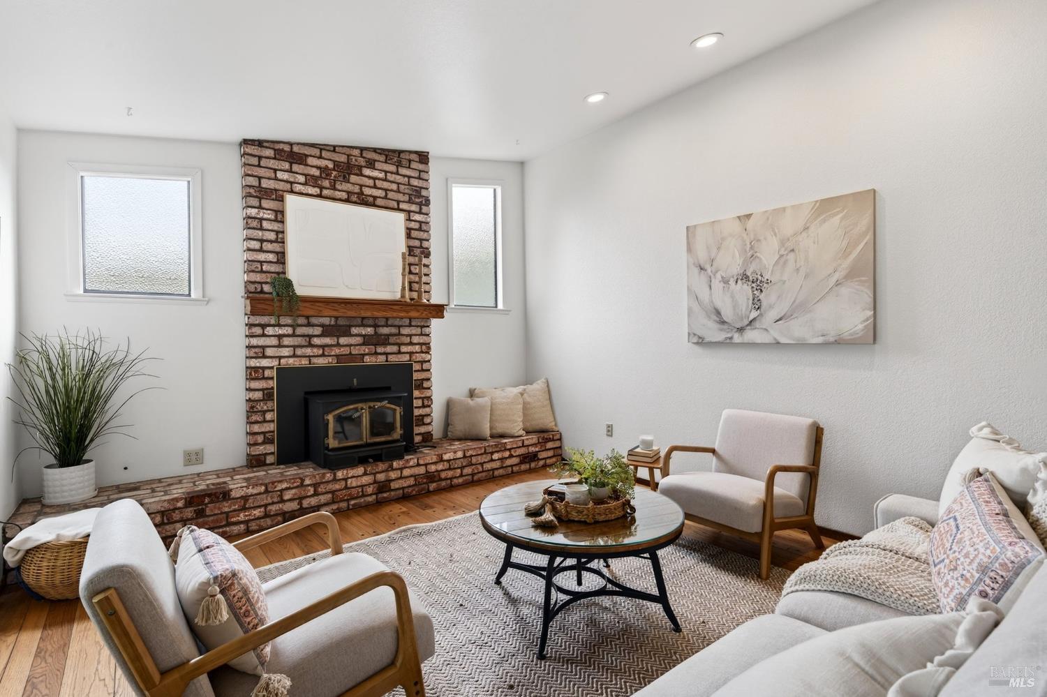 Detail Gallery Image 10 of 21 For 6174 San Benito Ct, Rohnert Park,  CA 94928 - 4 Beds | 2 Baths