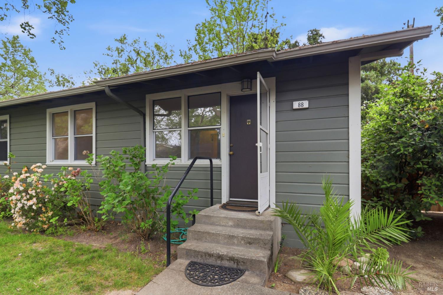 Detail Gallery Image 3 of 27 For 88 Martin Dr, Novato,  CA 94949 - 2 Beds | 1 Baths