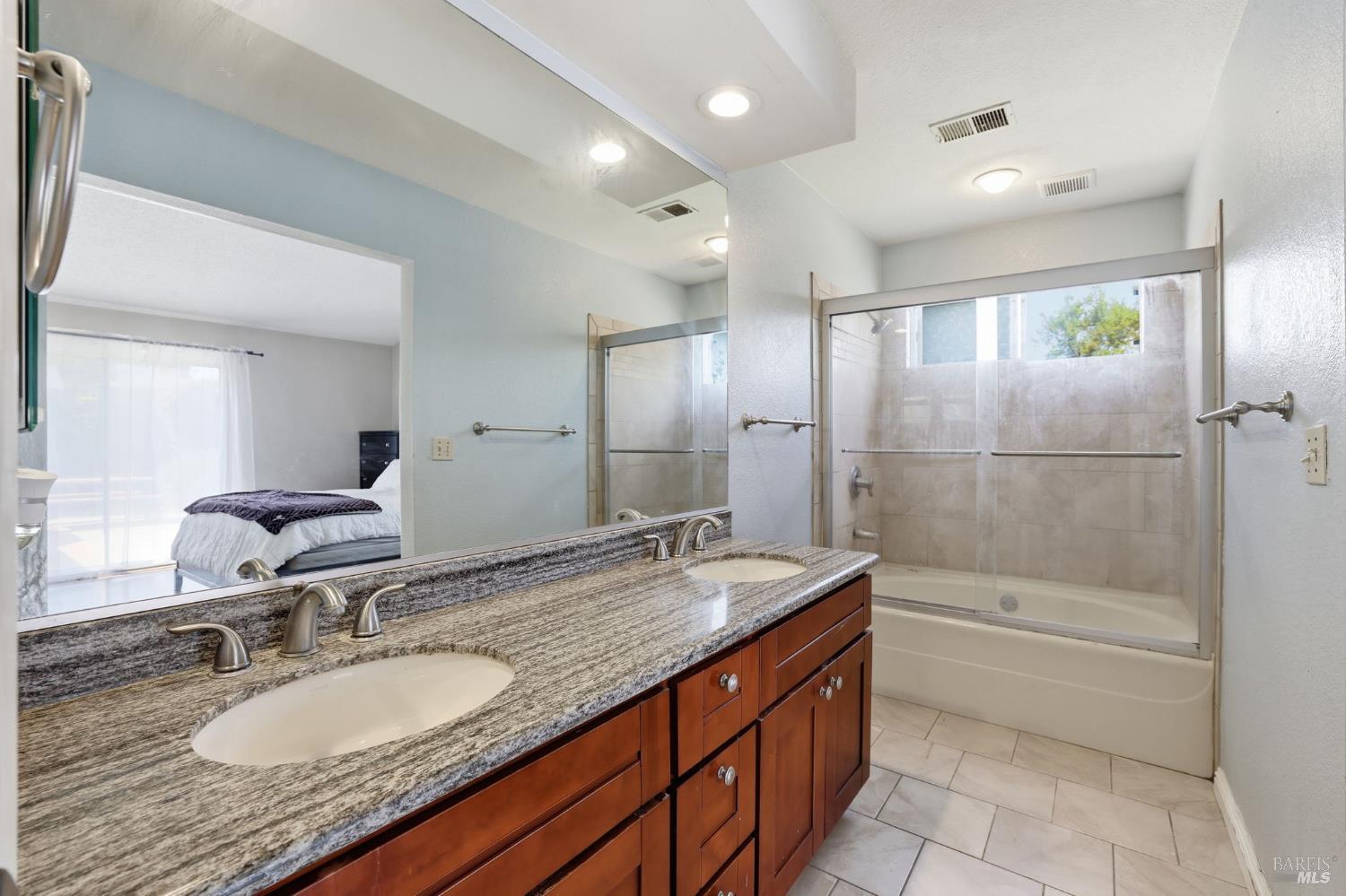 Detail Gallery Image 15 of 18 For 29 Canterbury Cir, Vallejo,  CA 94591 - 3 Beds | 2 Baths