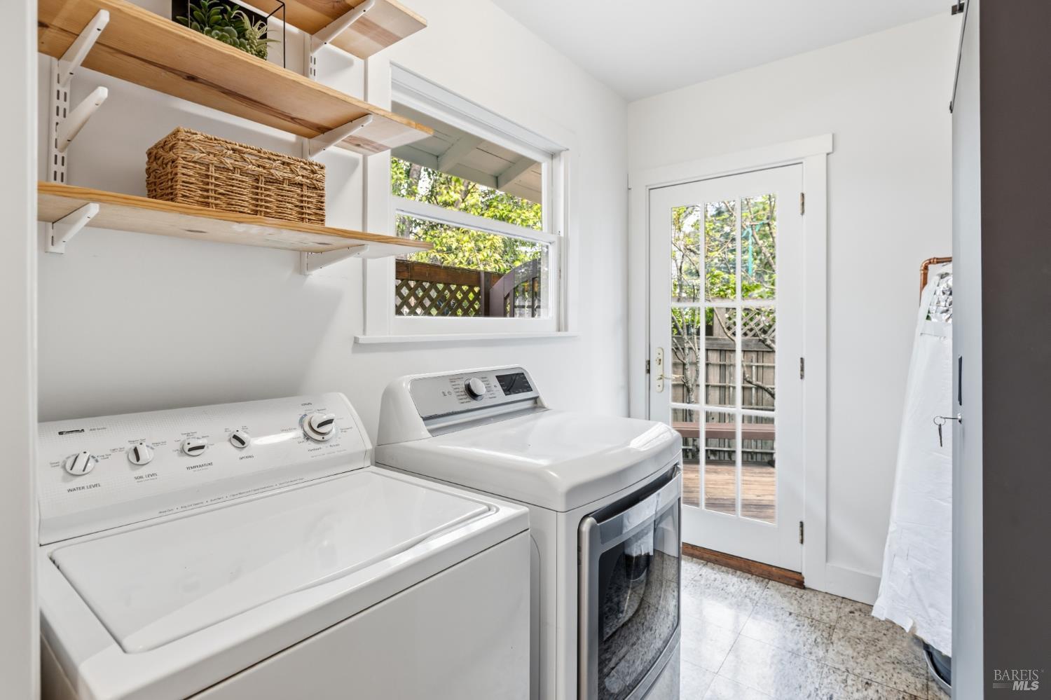 Detail Gallery Image 15 of 34 For 31 Rowland Ct, San Anselmo,  CA 94960 - 3 Beds | 1 Baths