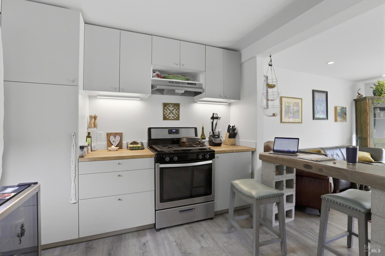 Detail Gallery Image 7 of 31 For 10 Pedrini Way, Lagunitas,  CA 94938 - 4 Beds | 2 Baths