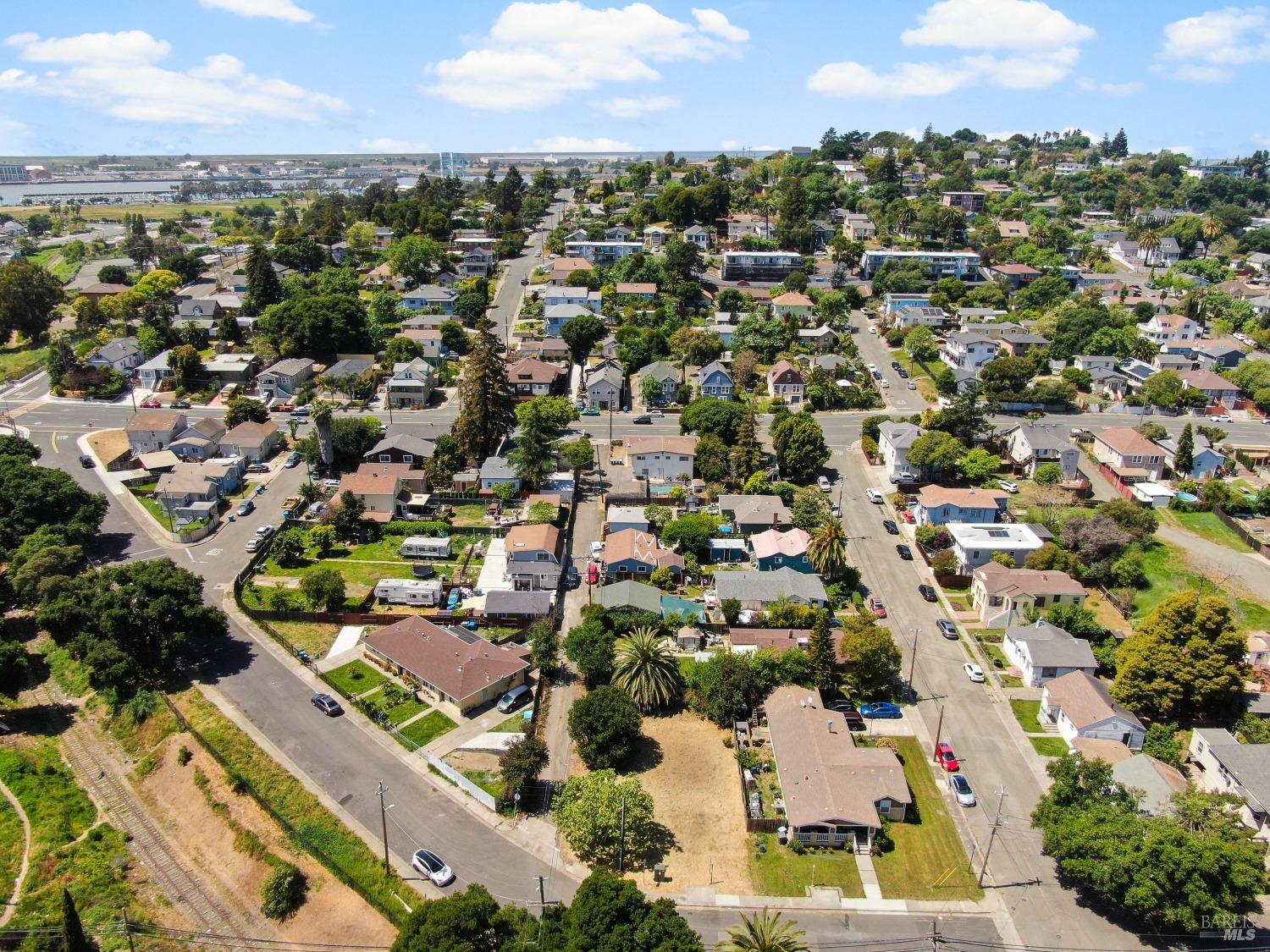 Detail Gallery Image 3 of 11 For 1821 Marin St, Vallejo,  CA 94590 - – Beds | – Baths