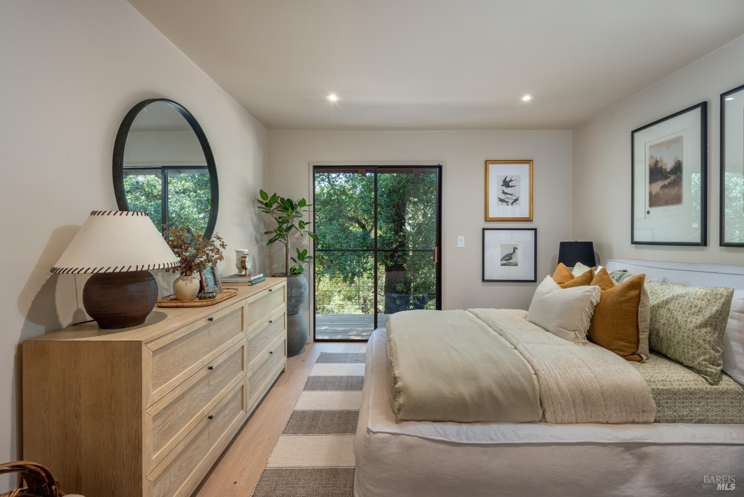 Detail Gallery Image 18 of 43 For 18492 White Oak Dr, Sonoma,  CA 95476 - 4 Beds | 4/1 Baths