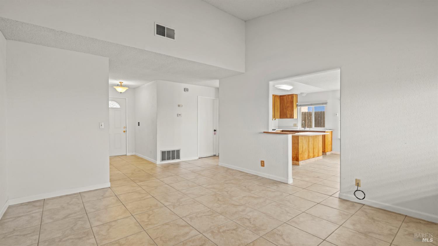 Detail Gallery Image 3 of 24 For 91 Banbury Way, Benicia,  CA 94510 - 3 Beds | 2 Baths