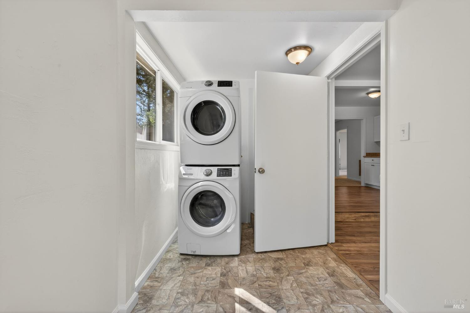 Detail Gallery Image 15 of 26 For 10661 Woodside Dr, Forestville,  CA 95436 - 2 Beds | 1 Baths