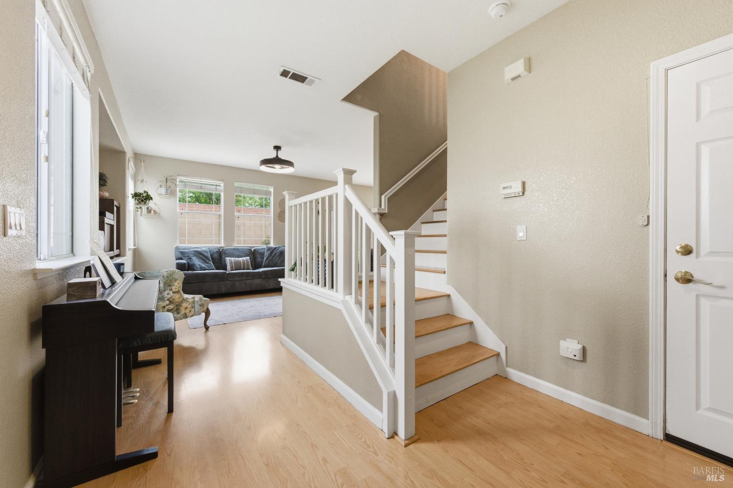Detail Gallery Image 9 of 52 For 110 Chimney Rock Dr, Vacaville,  CA 95687 - 3 Beds | 2/1 Baths