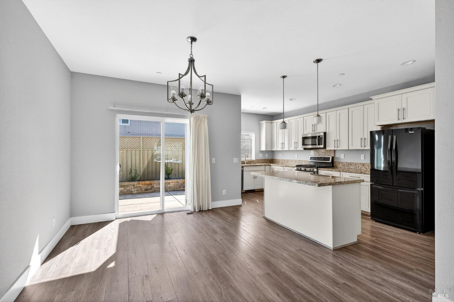 Detail Gallery Image 11 of 39 For 1932 Camino Del Prado Unkn, Santa Rosa,  CA 95403 - 3 Beds | 2 Baths