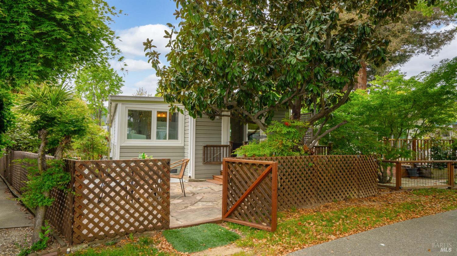 Detail Gallery Image 29 of 44 For 204 Barcelona Ave, Novato,  CA 94949 - 2 Beds | 2 Baths