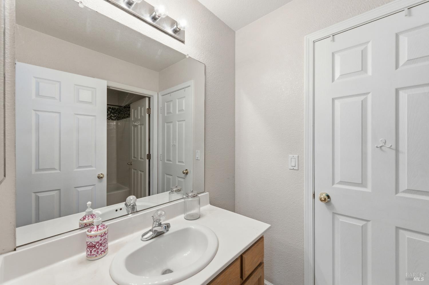 Detail Gallery Image 35 of 52 For 110 Chimney Rock Dr, Vacaville,  CA 95687 - 3 Beds | 2/1 Baths