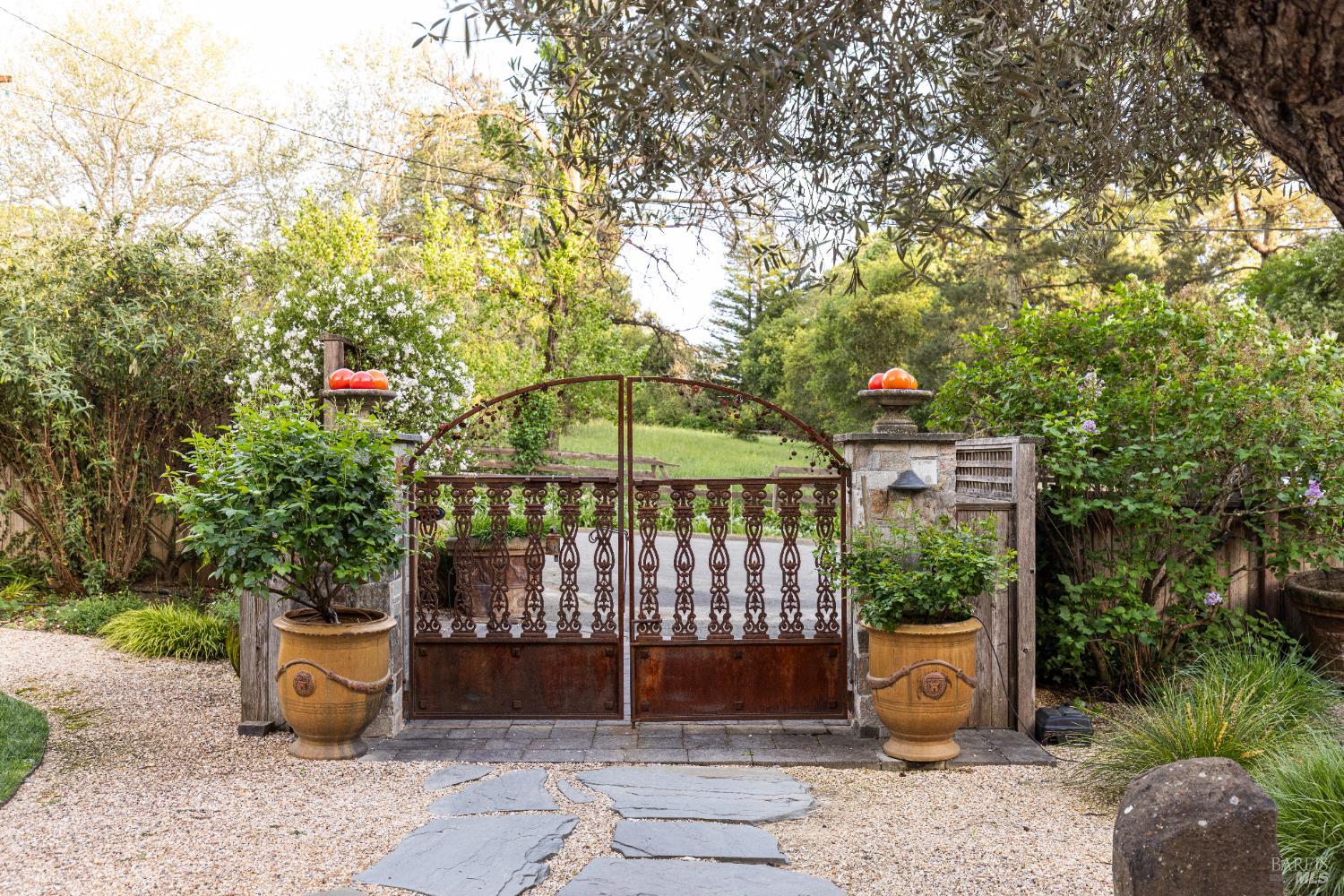 Detail Gallery Image 31 of 41 For 3000 Warm Springs Rd, Glen Ellen,  CA 95442 - 3 Beds | 3 Baths