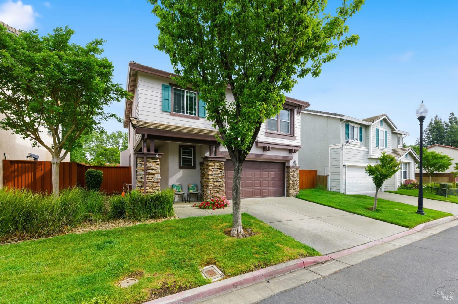 Detail Gallery Image 3 of 52 For 110 Chimney Rock Dr, Vacaville,  CA 95687 - 3 Beds | 2/1 Baths