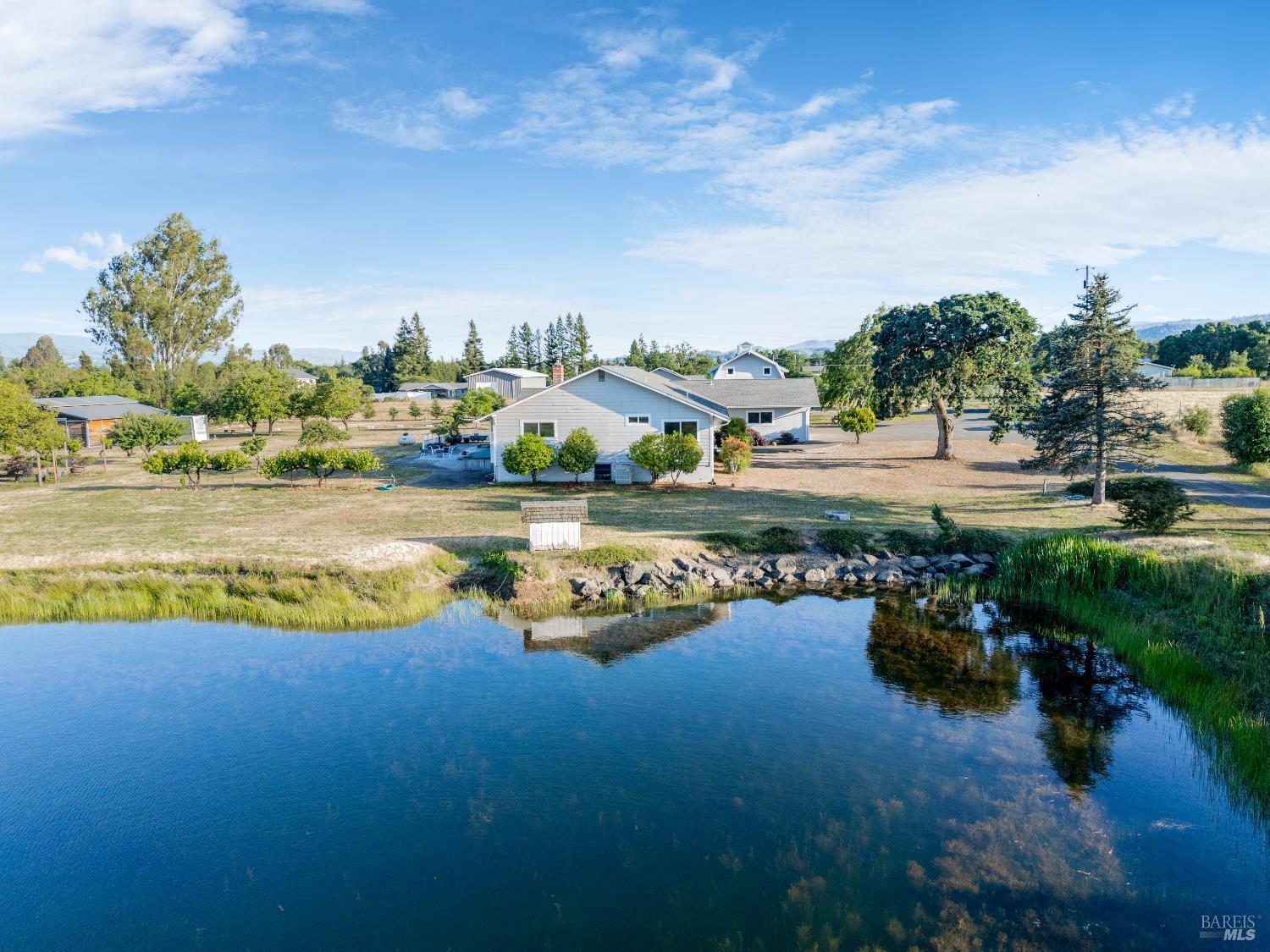 Detail Gallery Image 3 of 41 For 1961 Foothill Dr, Redwood Valley,  CA 95470 - 4 Beds | 2/1 Baths