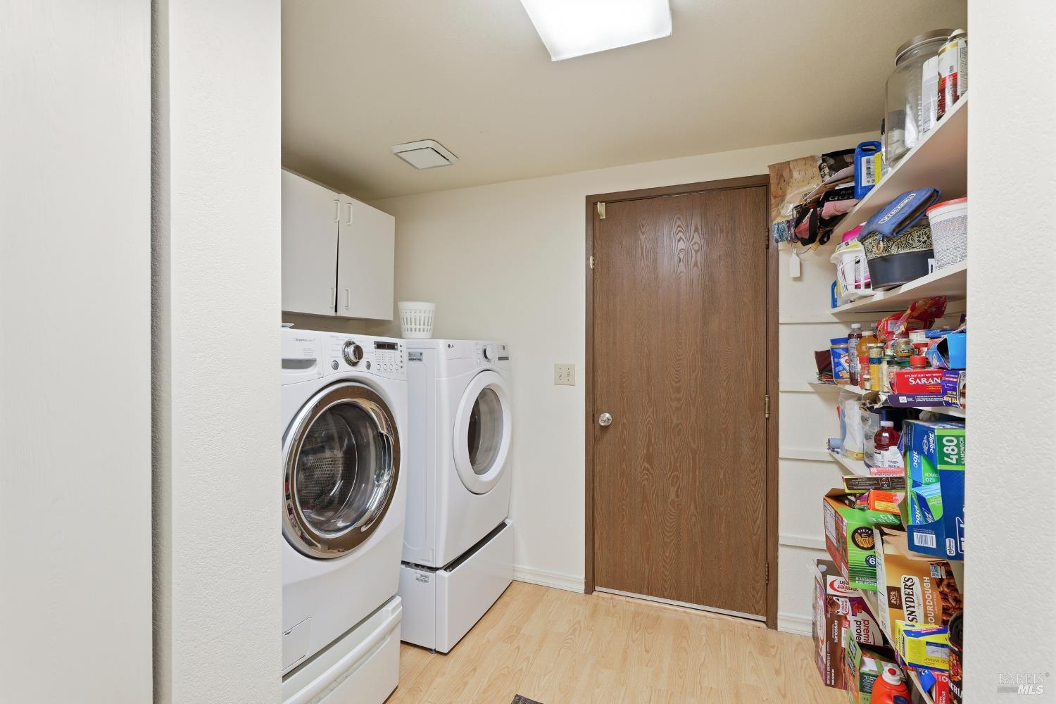 Detail Gallery Image 17 of 39 For 29 Caulfield Ct, Petaluma,  CA 94954 - 4 Beds | 3 Baths