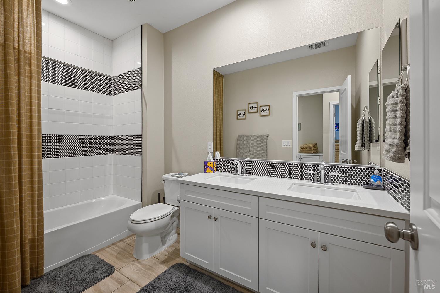 Detail Gallery Image 23 of 32 For 228 Johnson St, Windsor,  CA 95492 - 3 Beds | 2/2 Baths