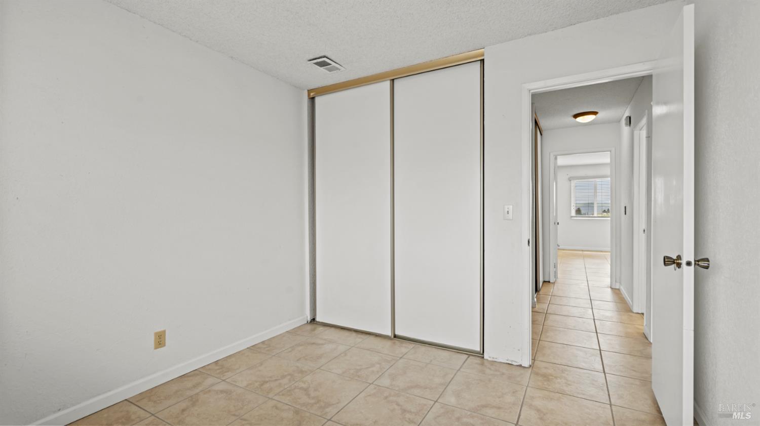 Detail Gallery Image 15 of 24 For 91 Banbury Way, Benicia,  CA 94510 - 3 Beds | 2 Baths