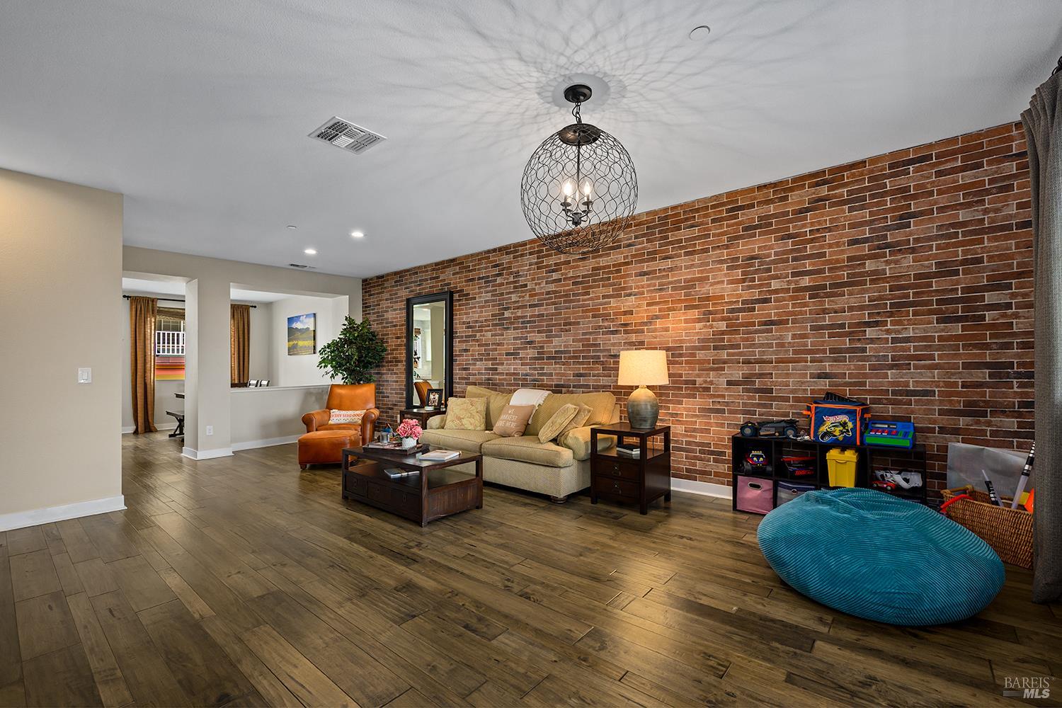 Detail Gallery Image 14 of 32 For 228 Johnson St, Windsor,  CA 95492 - 3 Beds | 2/2 Baths