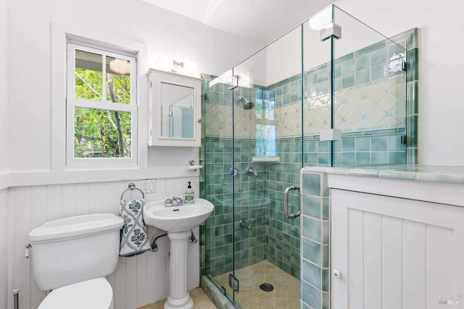 Detail Gallery Image 12 of 34 For 31 Rowland Ct, San Anselmo,  CA 94960 - 3 Beds | 1 Baths