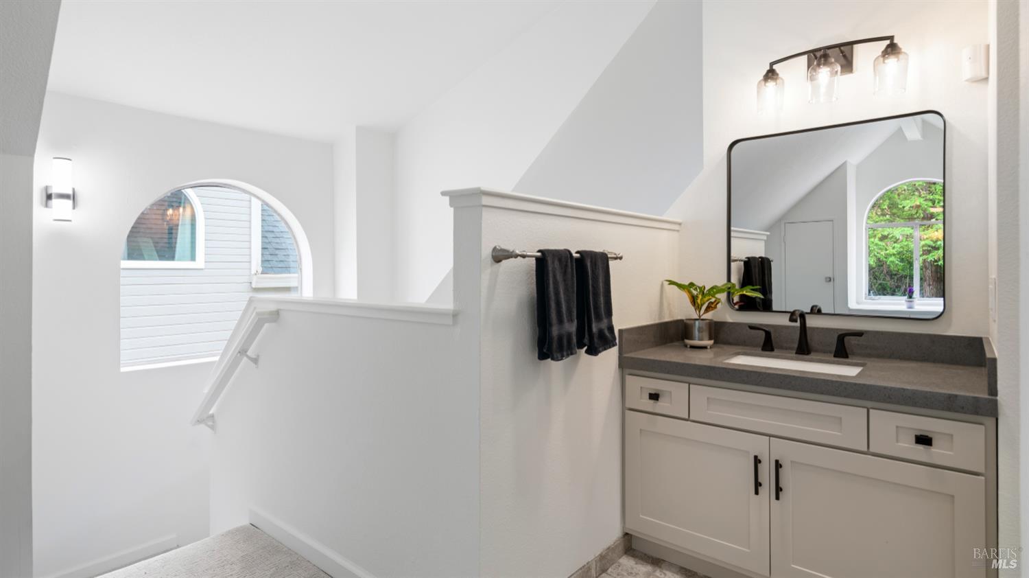 Detail Gallery Image 23 of 33 For 3335 Yulupa Ave, Santa Rosa,  CA 95405 - 3 Beds | 1/1 Baths