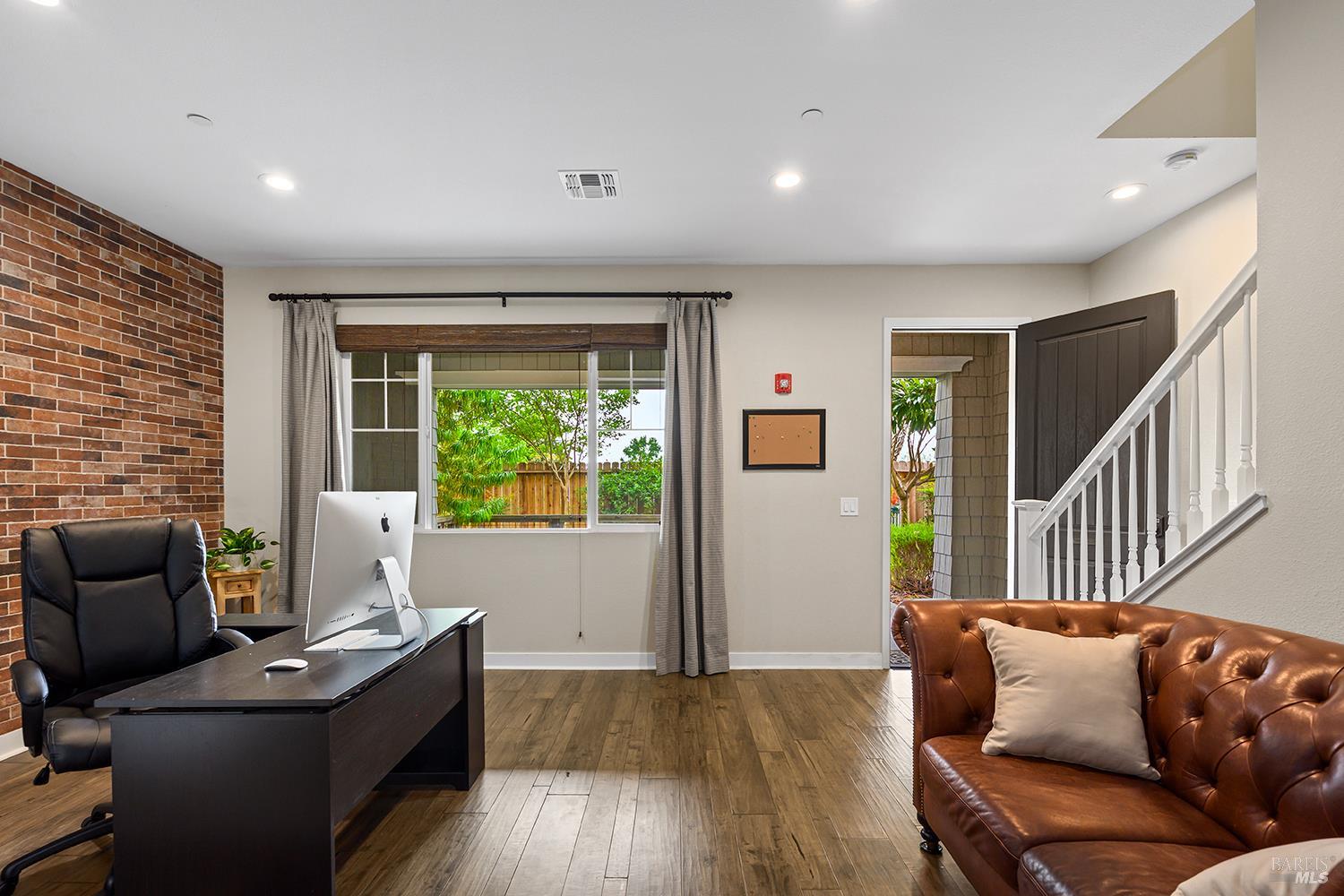 Detail Gallery Image 10 of 32 For 228 Johnson St, Windsor,  CA 95492 - 3 Beds | 2/2 Baths