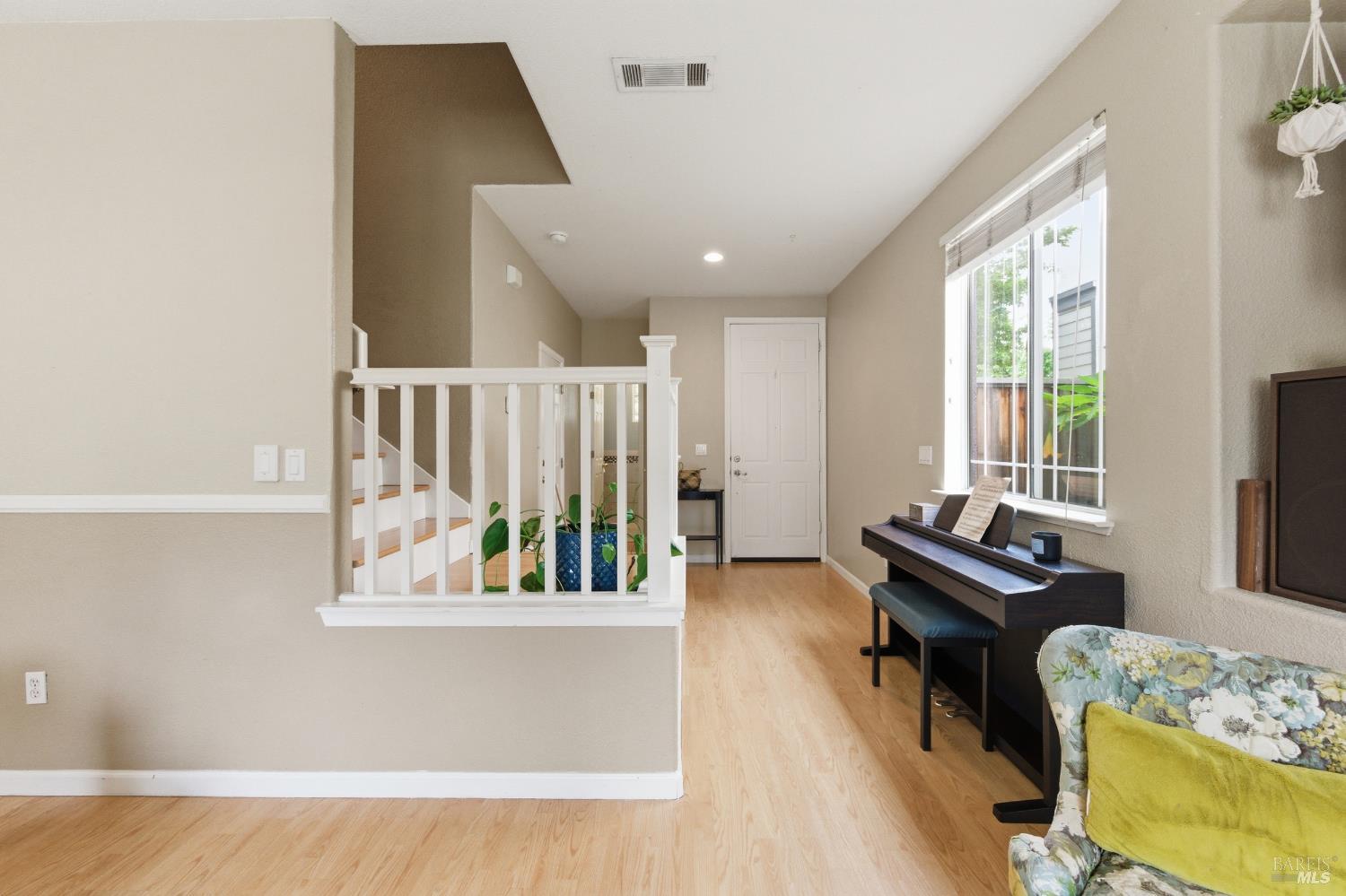 Detail Gallery Image 7 of 52 For 110 Chimney Rock Dr, Vacaville,  CA 95687 - 3 Beds | 2/1 Baths