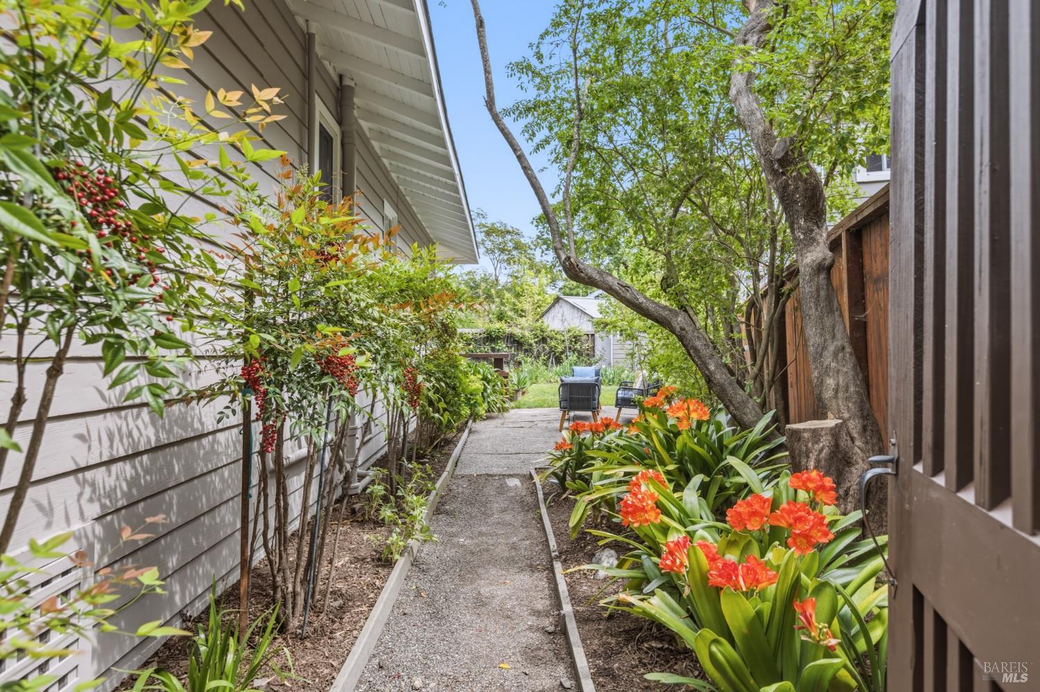 Detail Gallery Image 20 of 34 For 31 Rowland Ct, San Anselmo,  CA 94960 - 3 Beds | 1 Baths