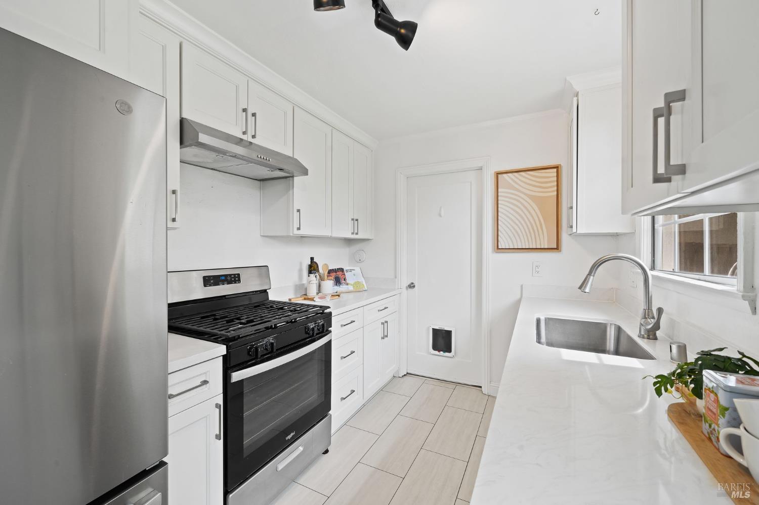 Detail Gallery Image 12 of 34 For 218 Hillcrest Ave, Benicia,  CA 94510 - 2 Beds | 1 Baths