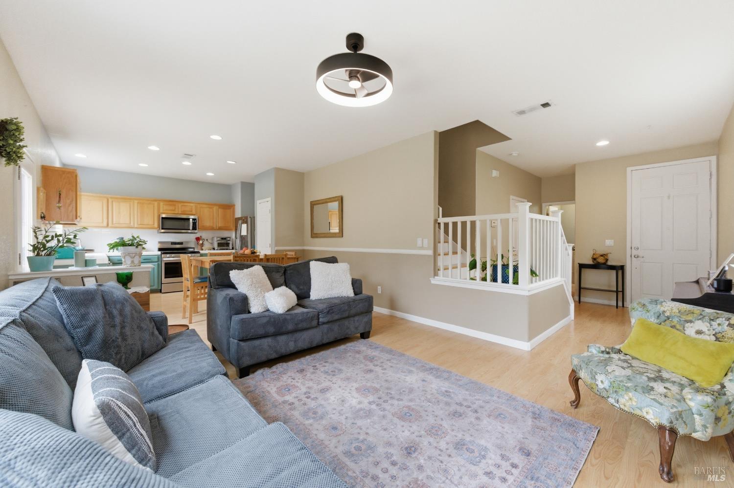 Detail Gallery Image 11 of 52 For 110 Chimney Rock Dr, Vacaville,  CA 95687 - 3 Beds | 2/1 Baths