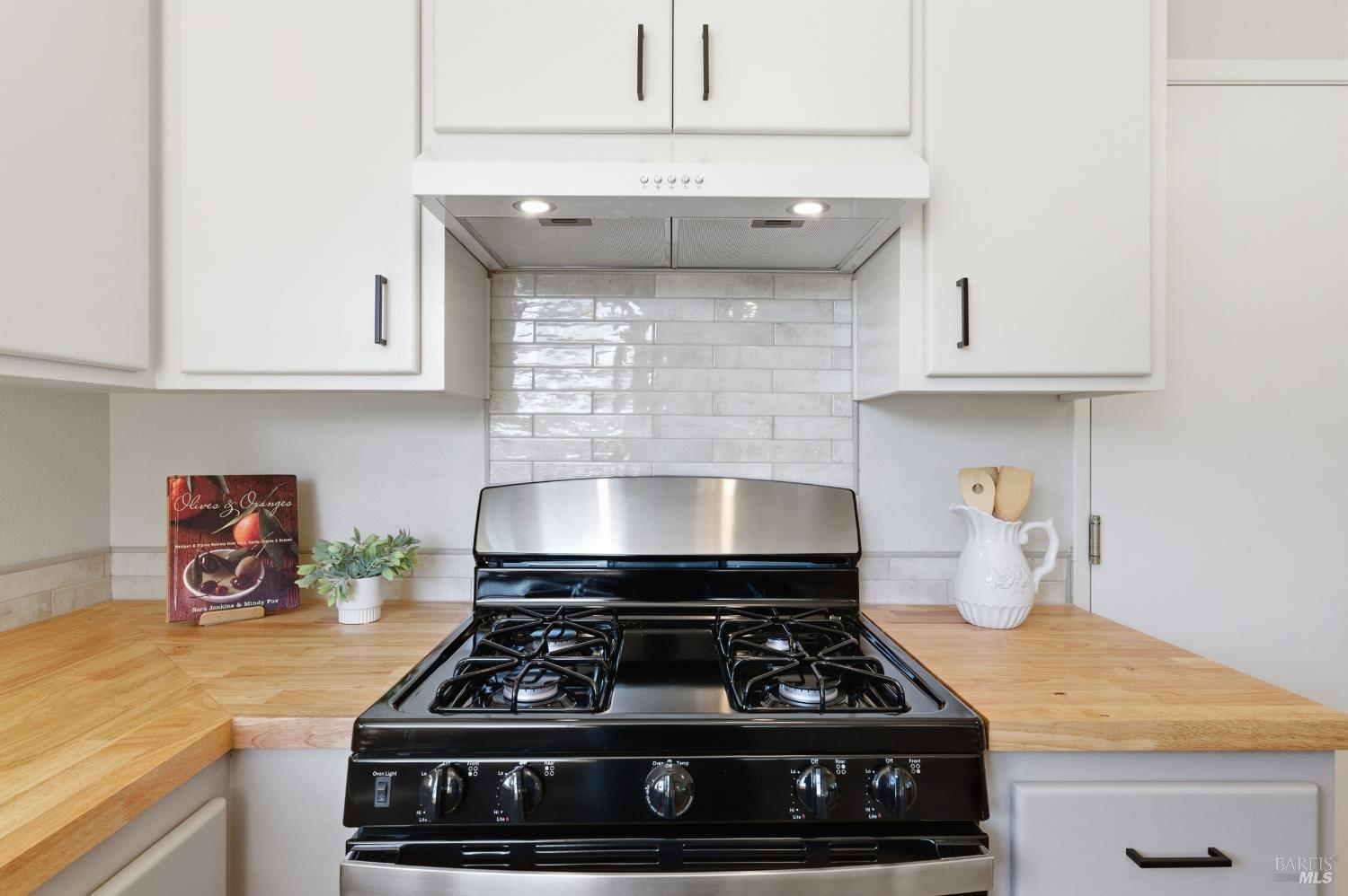 Detail Gallery Image 4 of 59 For 178 Reservoir Rd, San Rafael,  CA 94901 - 4 Beds | 3 Baths