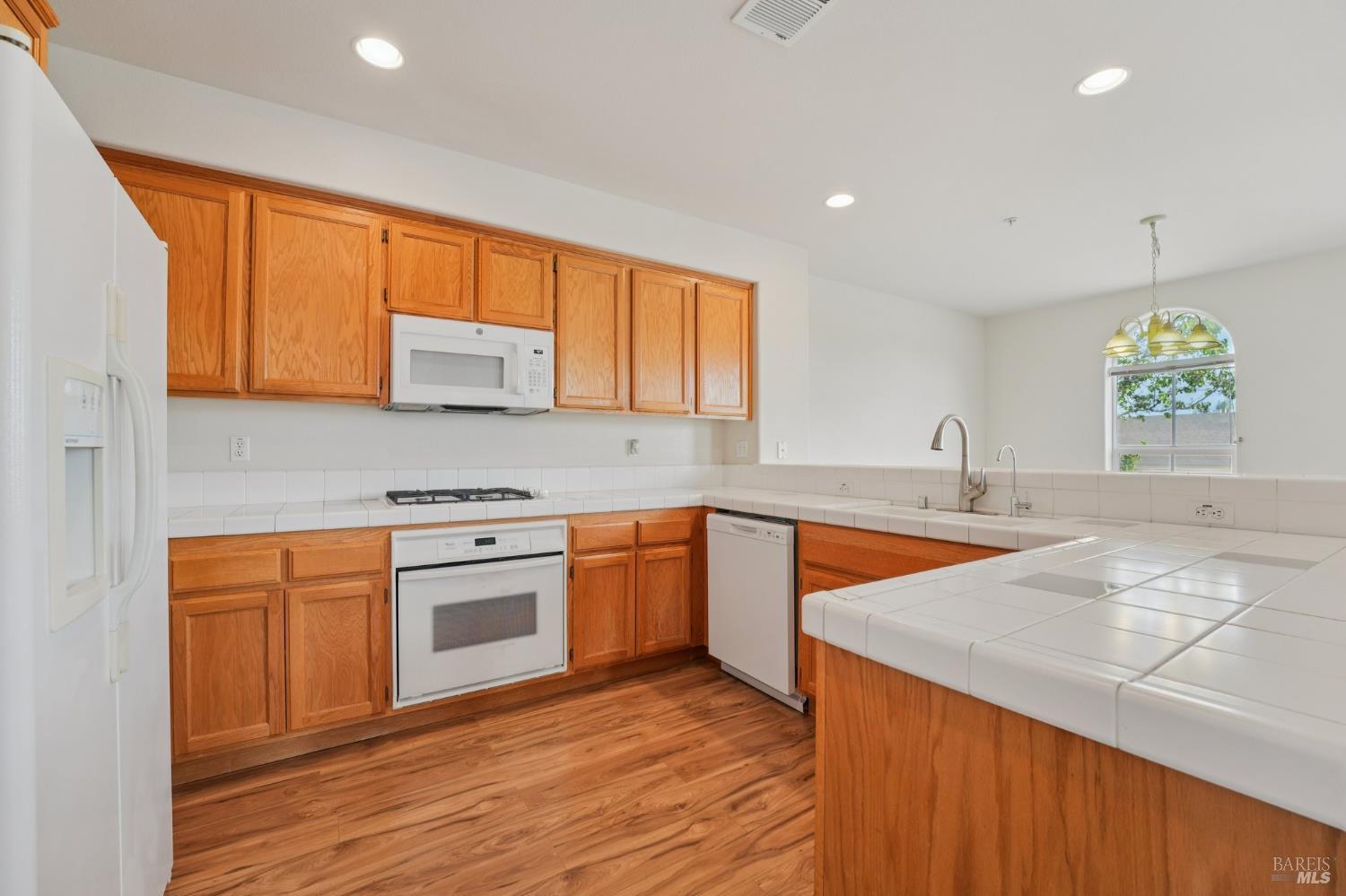 Detail Gallery Image 13 of 45 For 43 Johnson St, Windsor,  CA 95492 - 3 Beds | 2/1 Baths