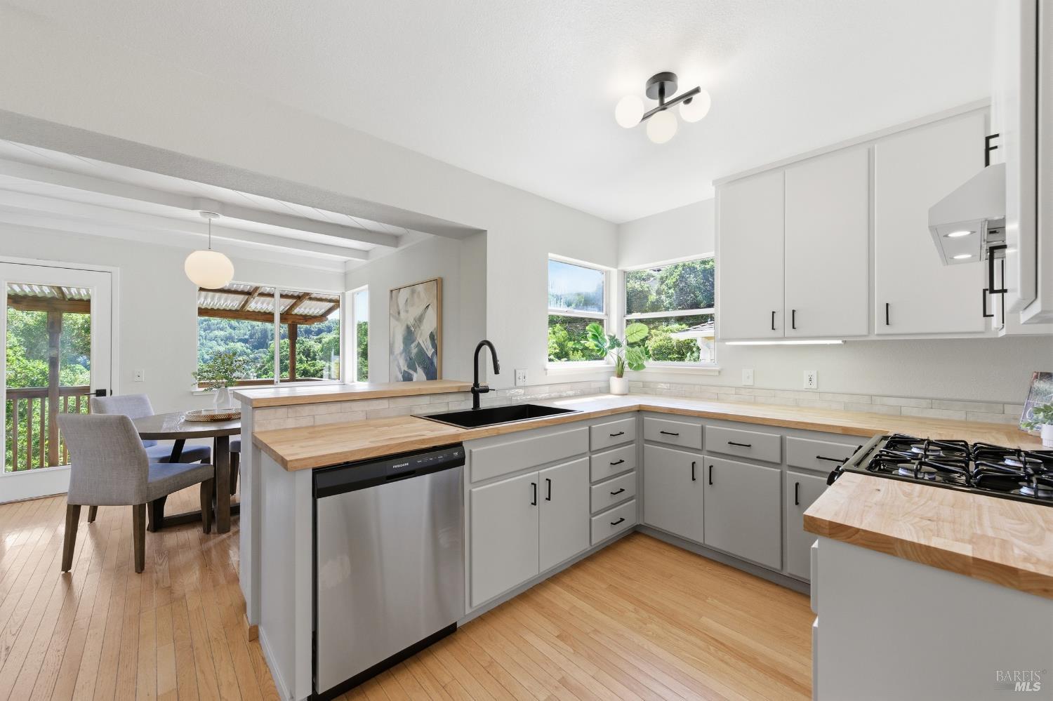 Detail Gallery Image 19 of 59 For 178 Reservoir Rd, San Rafael,  CA 94901 - 4 Beds | 3 Baths