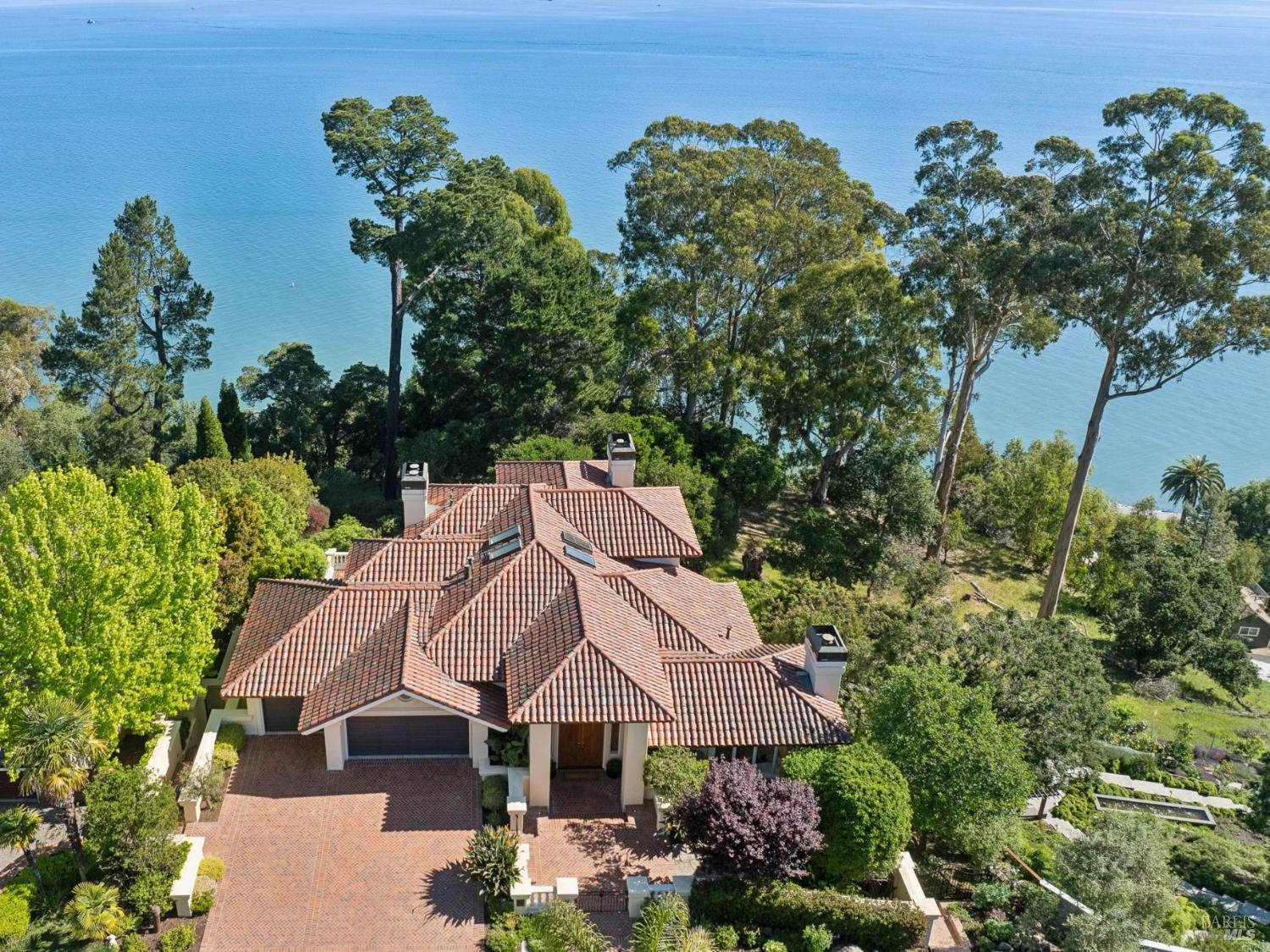 Detail Gallery Image 13 of 96 For 44 Marin Bay Park Ct, San Rafael,  CA 94901 - 5 Beds | 5/1 Baths