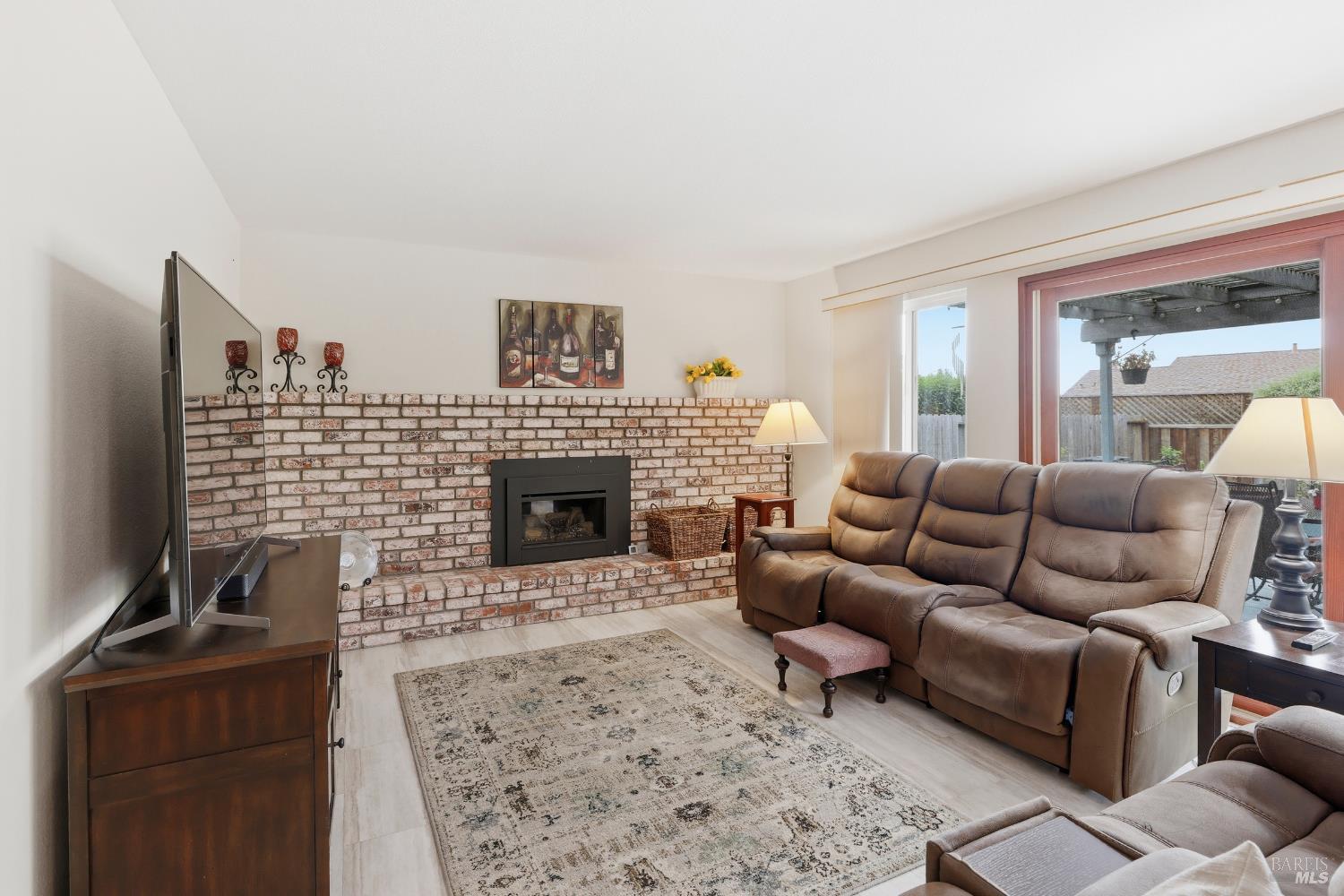 Detail Gallery Image 8 of 39 For 29 Caulfield Ct, Petaluma,  CA 94954 - 4 Beds | 3 Baths