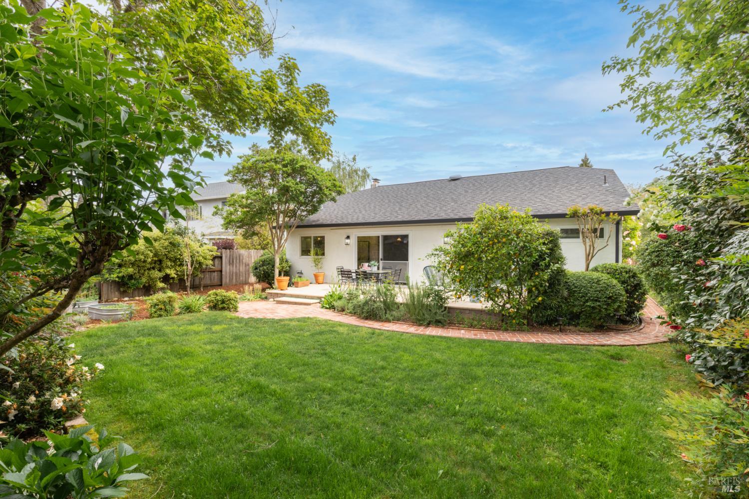 Detail Gallery Image 29 of 54 For 2431 Shoreline Dr, Napa,  CA 94558 - 3 Beds | 2 Baths